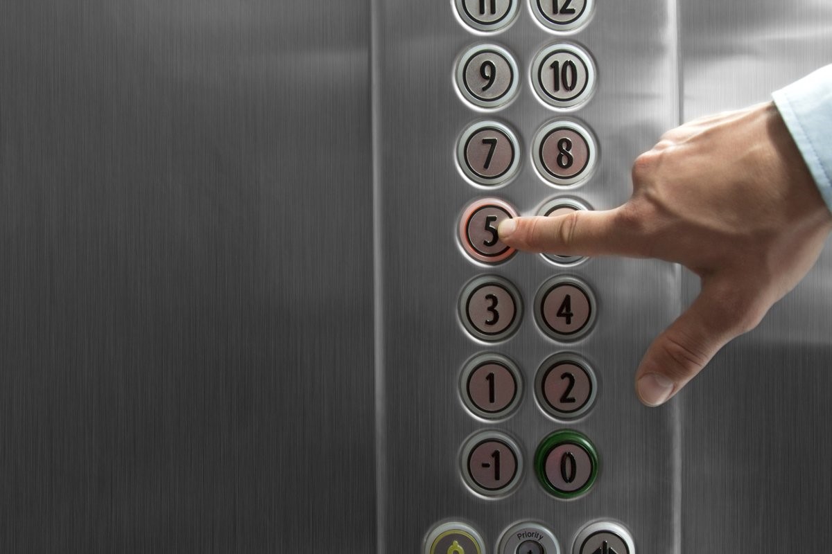 Как правильно пользоваться пассажирским лифтом в многоэтажном доме 